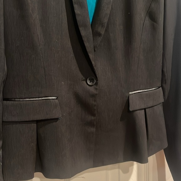 T Tahari Fitted Blazer - Picture 2 of 5
